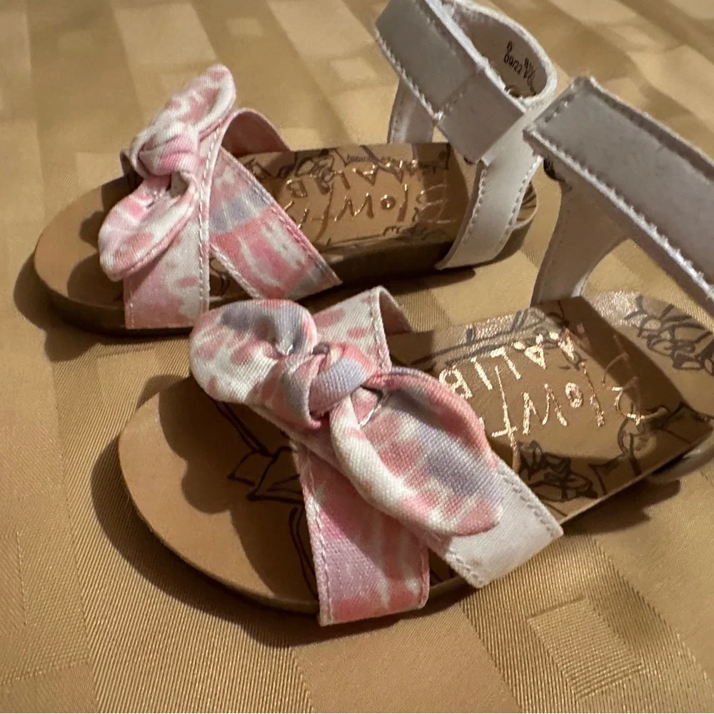 Blowfish Malibu White and‎ Pink Kids Sandals with Bow NEW Size 6 girls